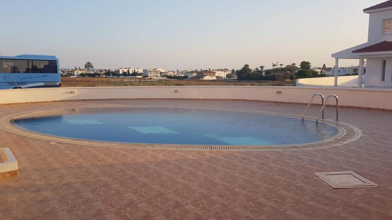 Andris Apartment Paralimni Luaran gambar